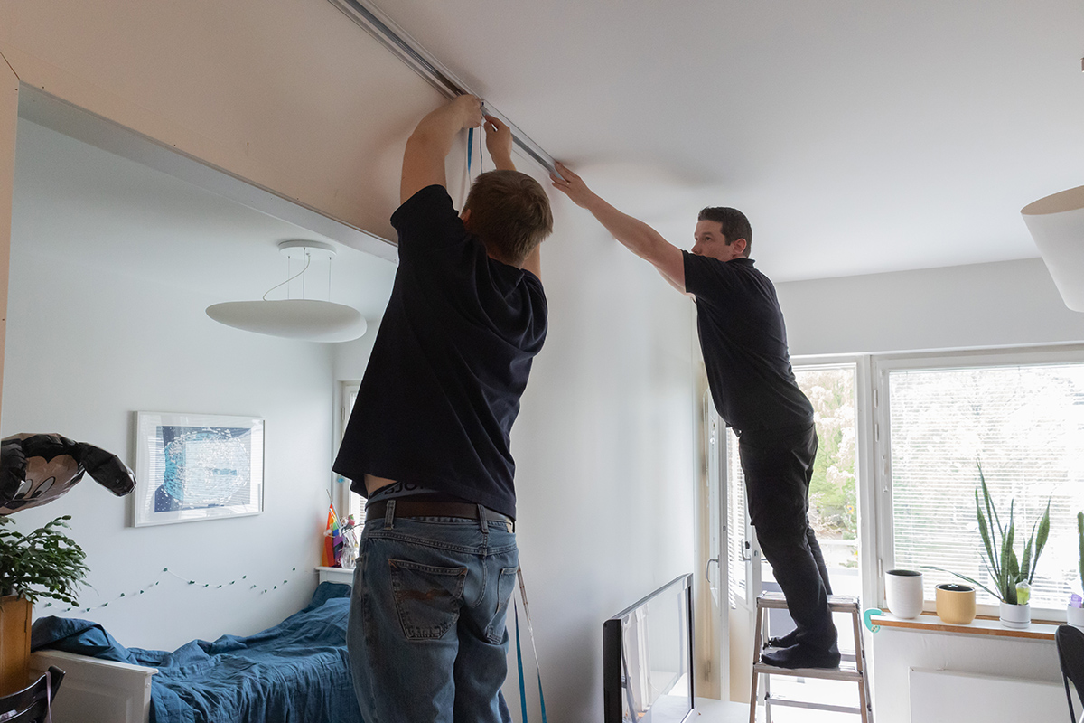 Olohuoneen LED nauhan asennus - LedStore LED nauhan jälkiasennus olohuoneeseen